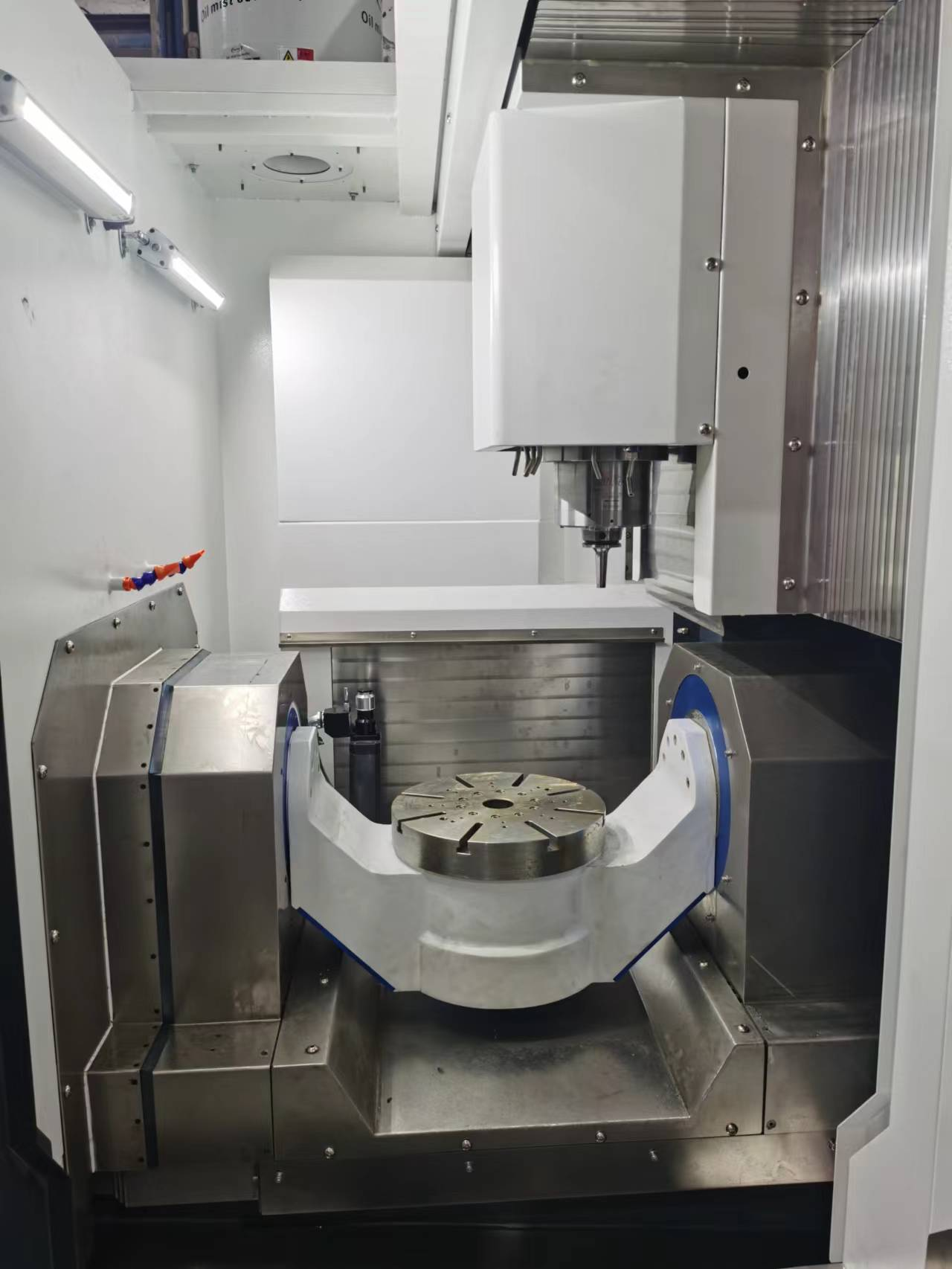 高速五軸加（jiā）工中心